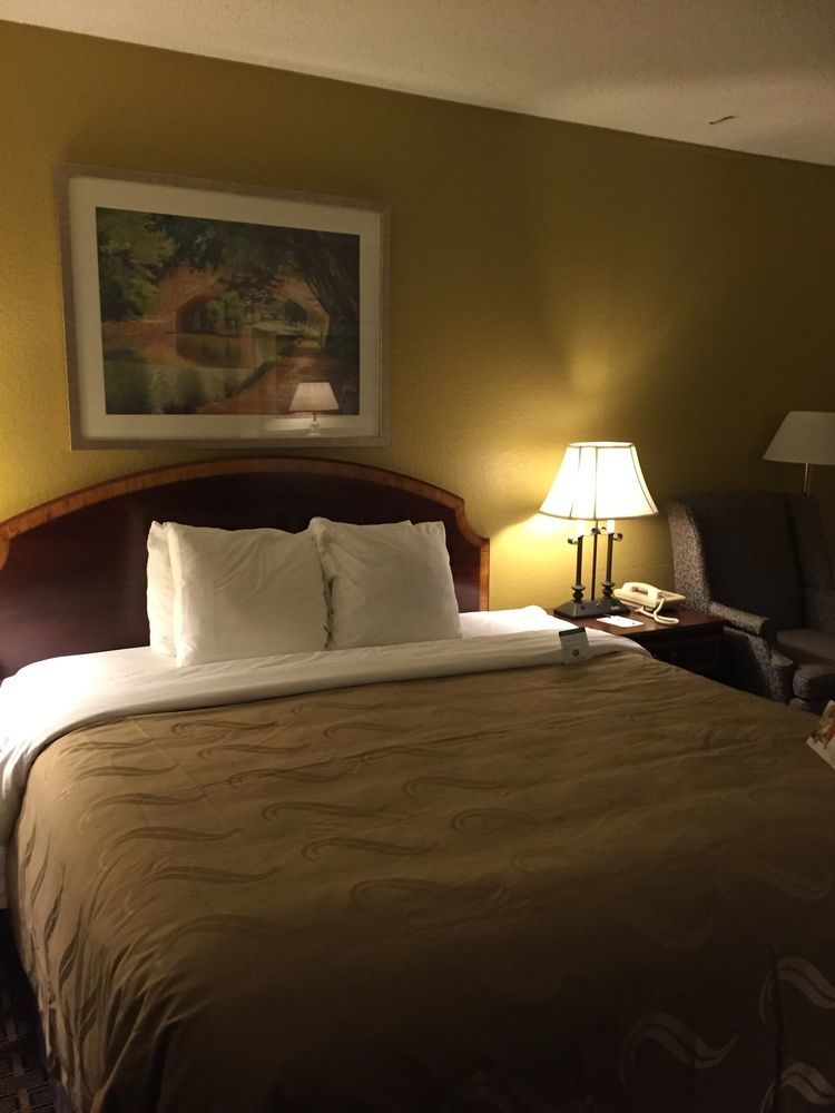 Quality Inn Milwaukee- Brookfield Exterior foto